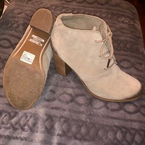 New! Toms distressed heeled booties